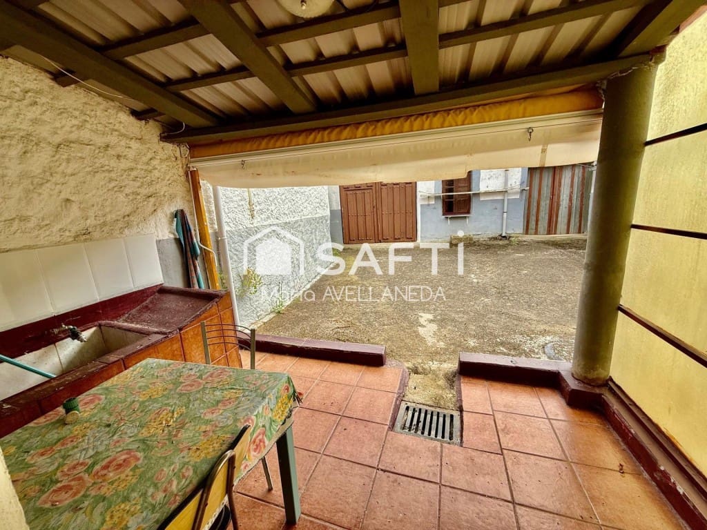 5 bedroom Terraced Villa for sale in Valdevimbre with garage - € 59,000 (Ref: 9912797)