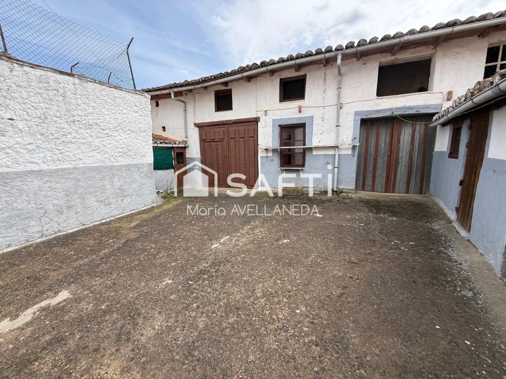 5 bedroom Terraced Villa for sale in Valdevimbre with garage - € 59,000 (Ref: 9912797)