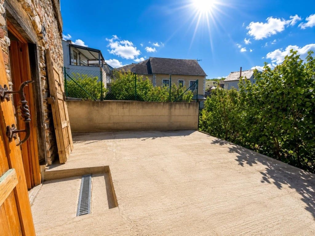 4 bedroom Terraced Villa for sale in Santa Marina del Sil - € 120,000 (Ref: 9912798)