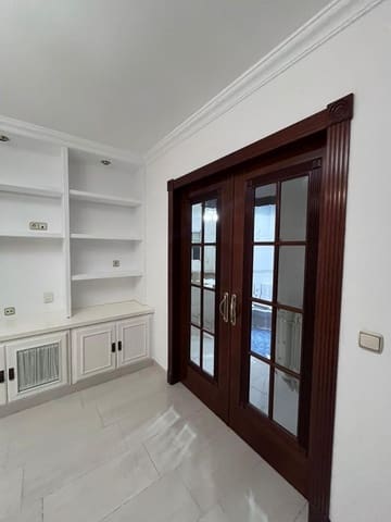 2 soveværelse Lejlighed til leje i Jardin de la Abadia, Málaga by - € 1.050 (Ref: 9912800)