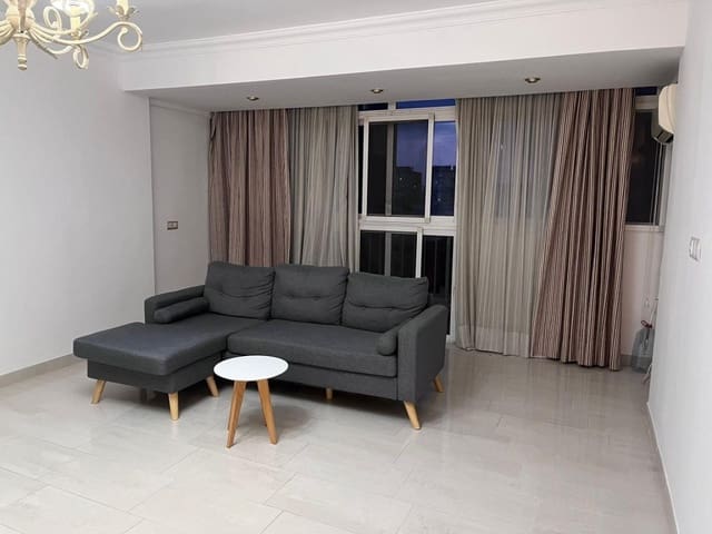 2 soveværelse Lejlighed til leje i Jardin de la Abadia, Málaga by - € 1.050 (Ref: 9912800)