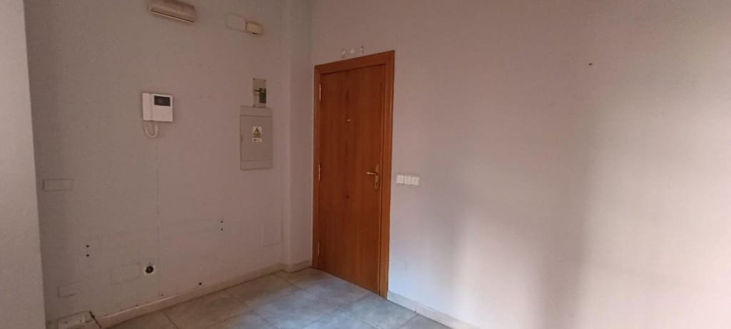 Bureau à louer à Leon ville - 600 € (Ref: 9912801)