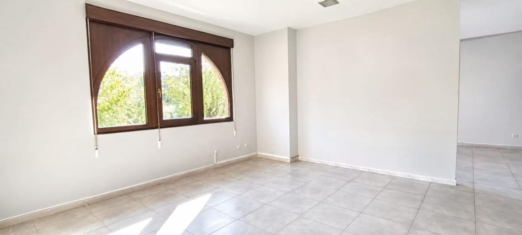 Bureau à louer à Leon ville - 600 € (Ref: 9912801)