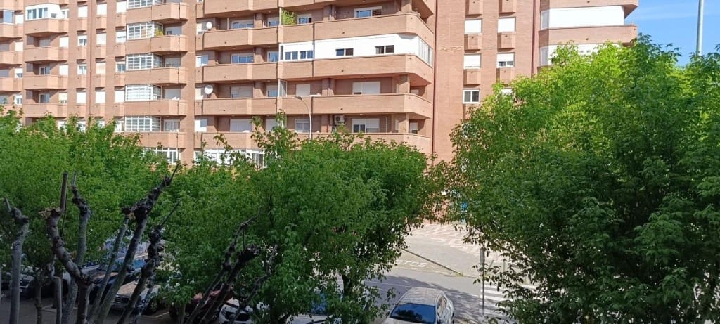 Bureau à louer à Leon ville - 600 € (Ref: 9912801)