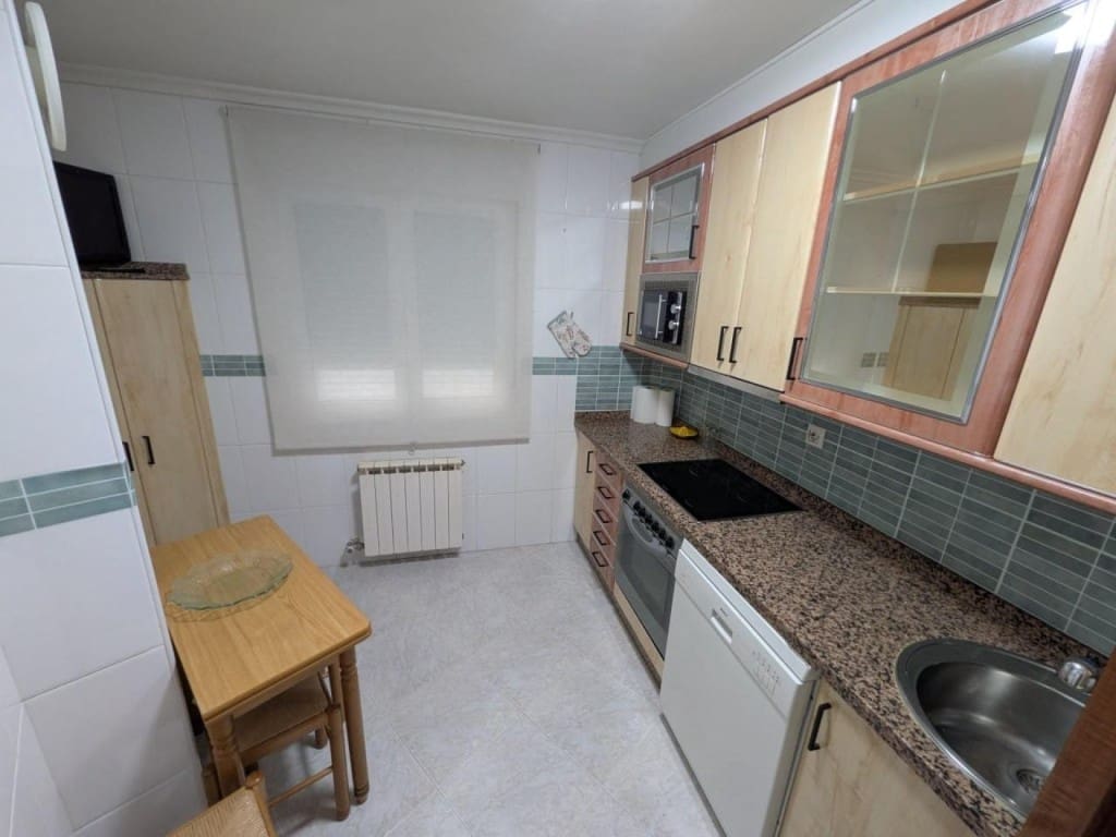 Appartement de 2 chambres à louer à San Andres del Rabanedo avec garage - 550 € (Ref: 9912802)