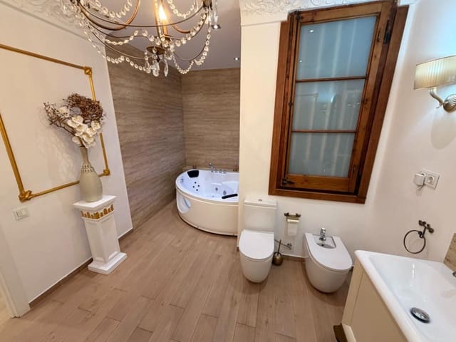 4 soveværelse Lejlighed til salg i El Poble Sec, Barcelona by - € 847.000 (Ref: 9912803)