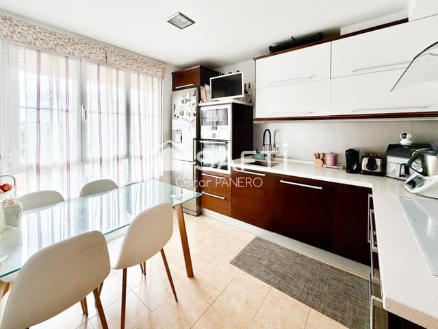 4 sovrum Villa till salu i Villaquilambre med garage - 312 000 € (Ref: 9912805)