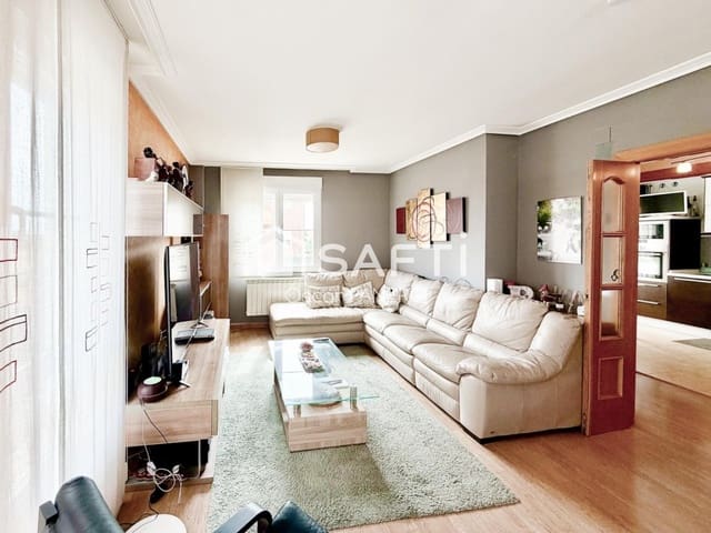 4 sovrum Villa till salu i Villaquilambre med garage - 312 000 € (Ref: 9912805)