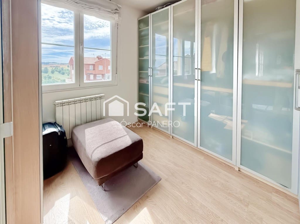 4 sovrum Villa till salu i Villaquilambre med garage - 312 000 € (Ref: 9912805)