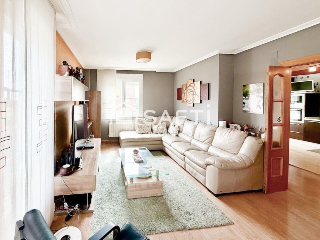 4 sovrum Villa till salu i Villaquilambre med garage - 312 000 € (Ref: 9912805)