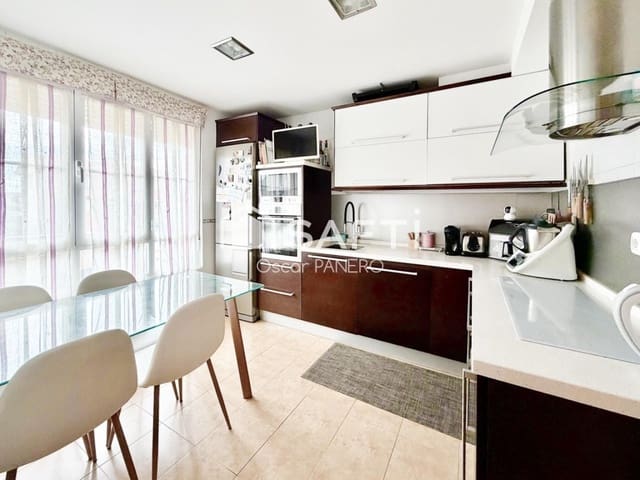 4 sovrum Villa till salu i Villaquilambre med garage - 312 000 € (Ref: 9912805)