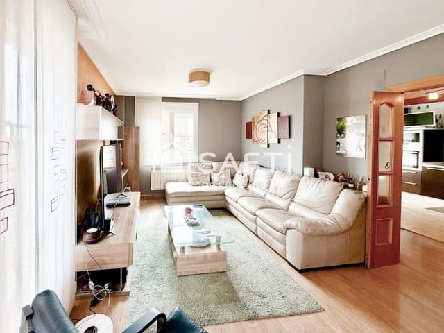 4 sovrum Villa till salu i Villaquilambre med garage - 312 000 € (Ref: 9912805)