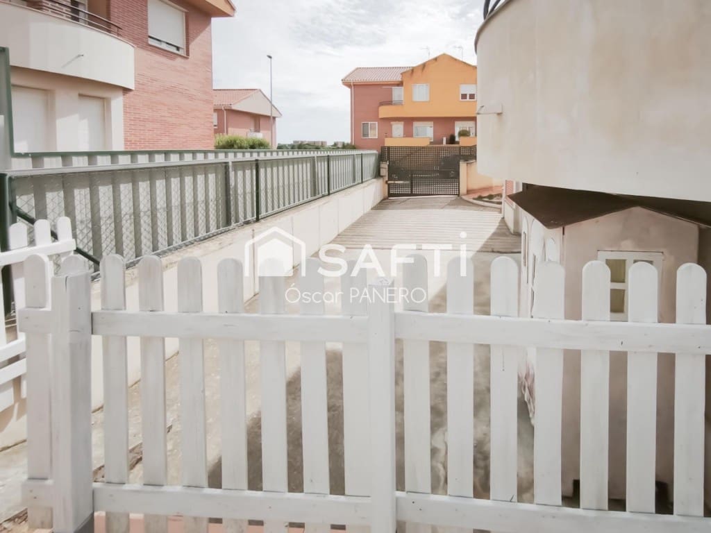 4 sovrum Villa till salu i Villaquilambre med garage - 312 000 € (Ref: 9912805)