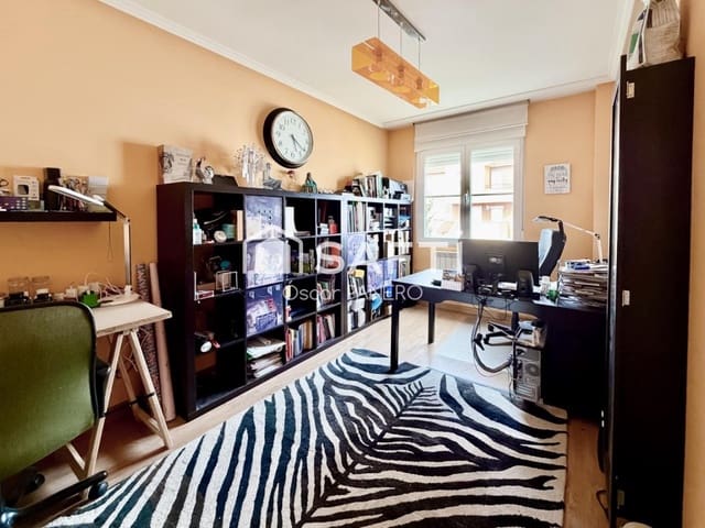 4 sovrum Villa till salu i Villaquilambre med garage - 312 000 € (Ref: 9912805)