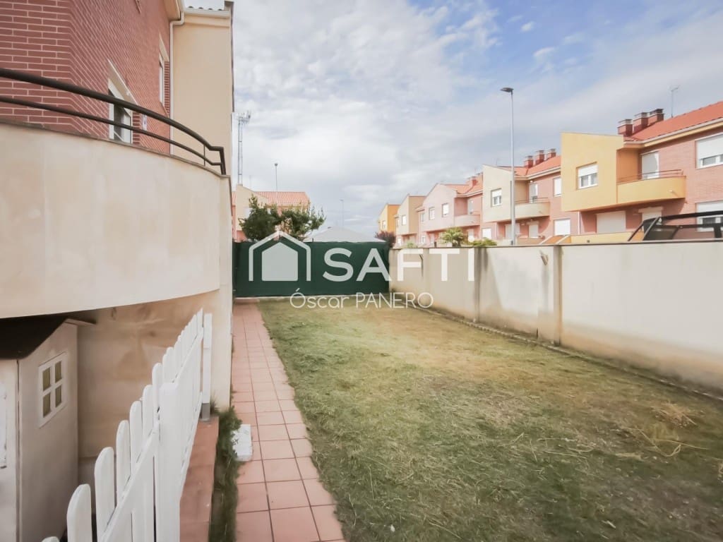 4 sovrum Villa till salu i Villaquilambre med garage - 312 000 € (Ref: 9912805)