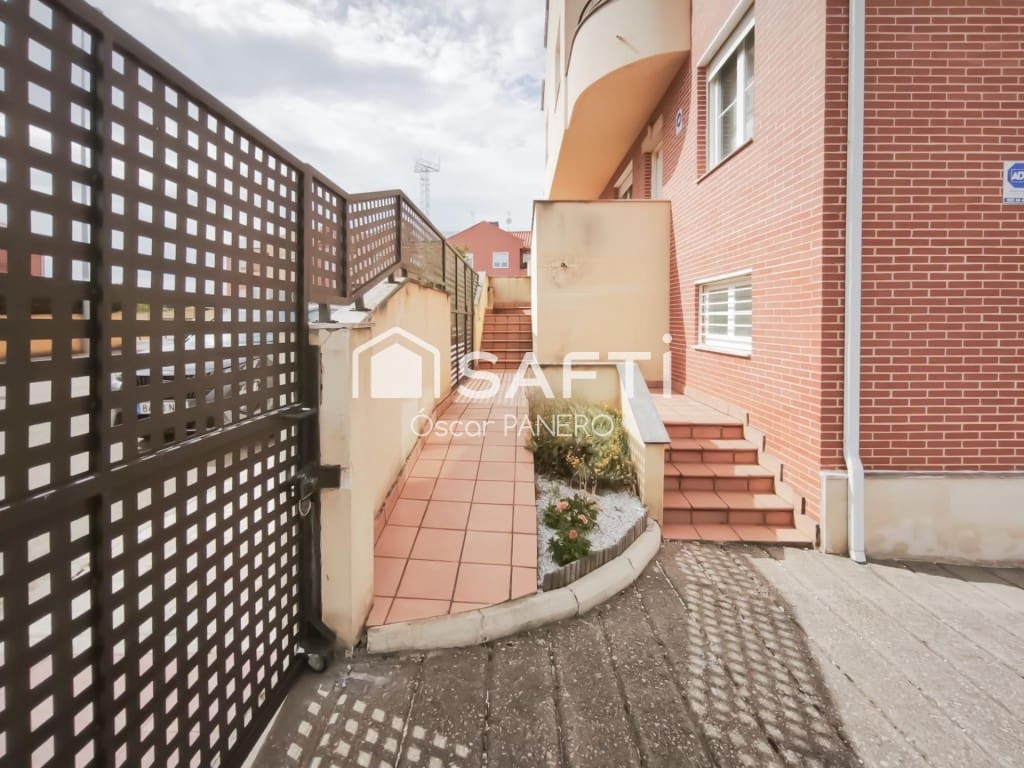 4 sovrum Villa till salu i Villaquilambre med garage - 312 000 € (Ref: 9912805)