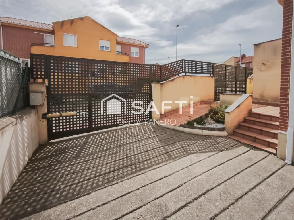 4 sovrum Villa till salu i Villaquilambre med garage - 312 000 € (Ref: 9912805)
