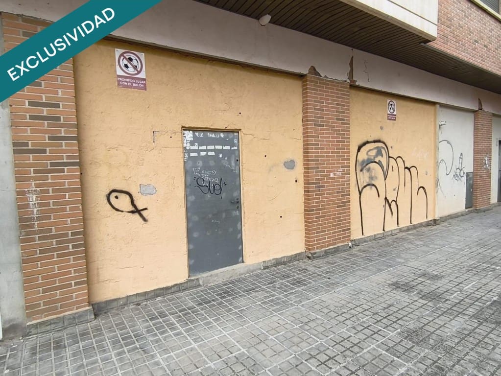 Erhverv til salg i Huesca by - € 55.000 (Ref: 9915484)