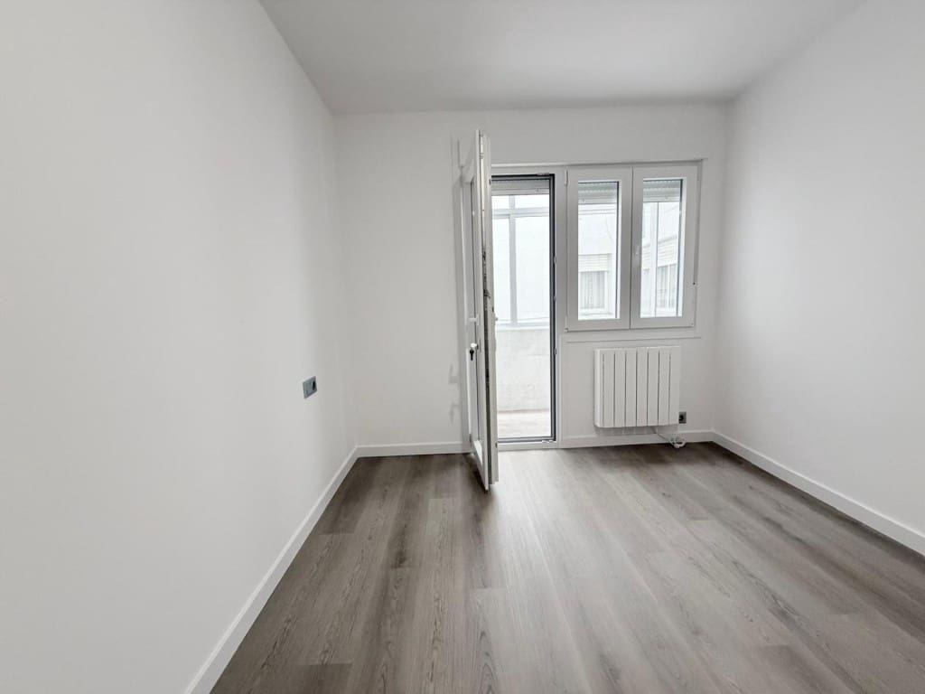 2 bedroom Apartment for sale in Vilagarcia de Arousa with garage - € 230,000 (Ref: 9915485)