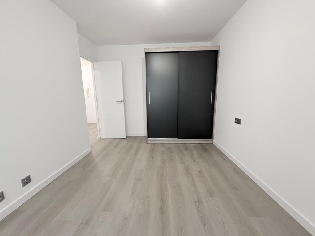 2 bedroom Apartment for sale in Vilagarcia de Arousa with garage - € 230,000 (Ref: 9915485)