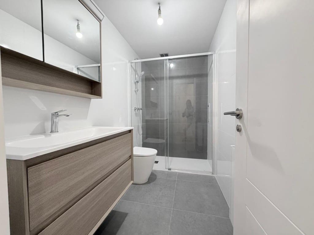 2 bedroom Apartment for sale in Vilagarcia de Arousa with garage - € 230,000 (Ref: 9915485)