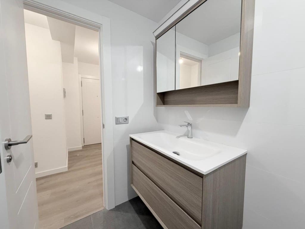 2 bedroom Apartment for sale in Vilagarcia de Arousa with garage - € 230,000 (Ref: 9915485)