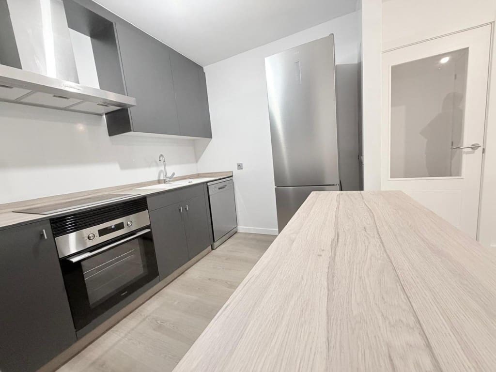 2 bedroom Apartment for sale in Vilagarcia de Arousa with garage - € 230,000 (Ref: 9915485)