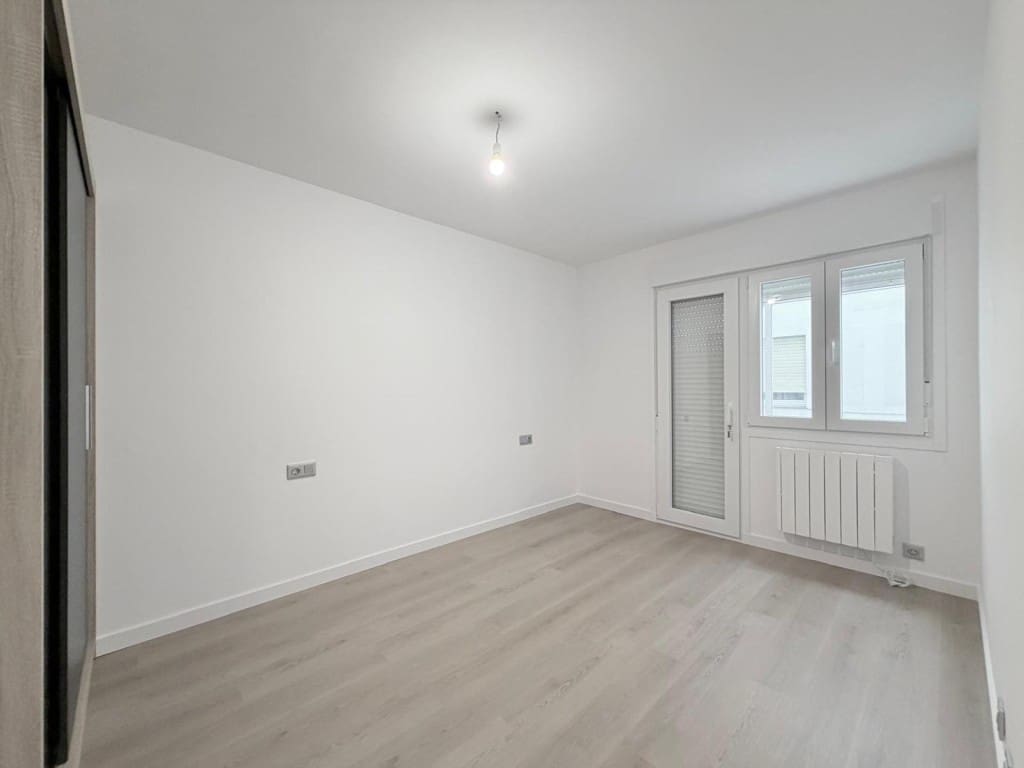 2 bedroom Apartment for sale in Vilagarcia de Arousa with garage - € 230,000 (Ref: 9915485)