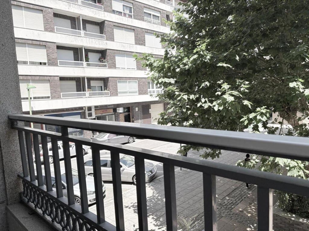 2 bedroom Apartment for sale in Vilagarcia de Arousa with garage - € 230,000 (Ref: 9915485)