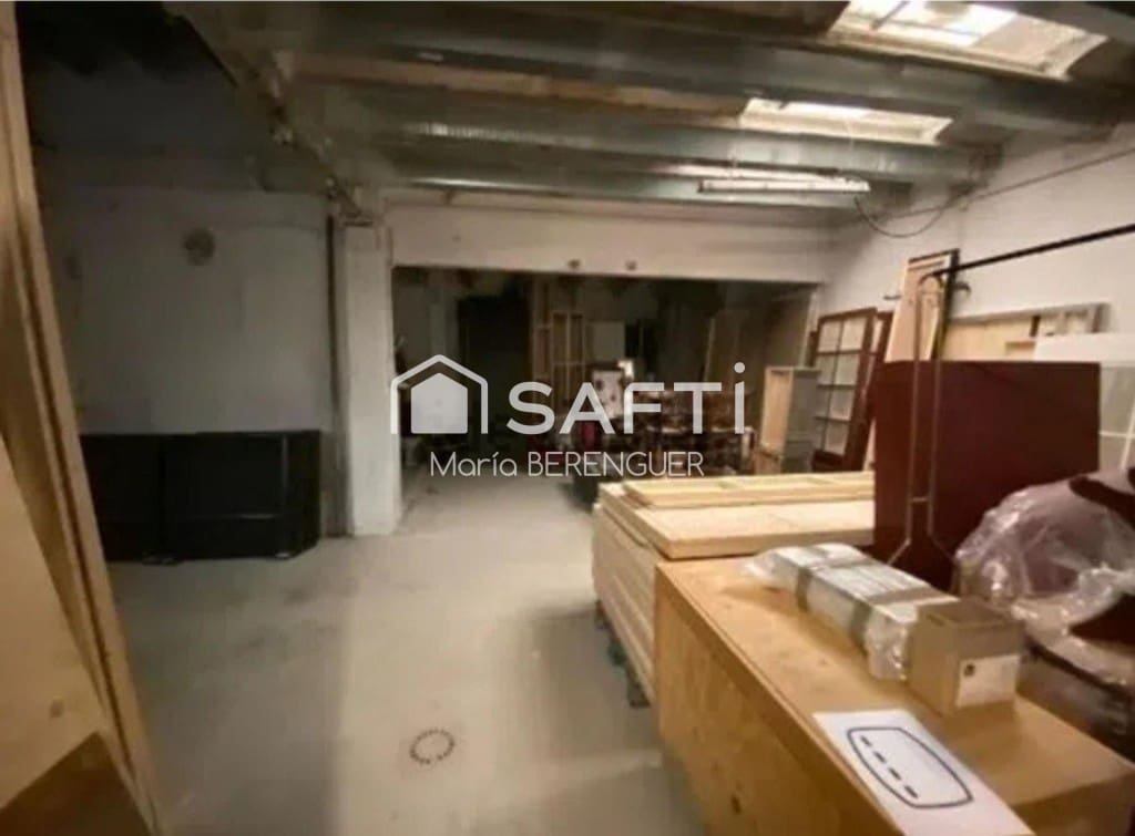 Comercial para venda em L'Hospitalet de Llobregat - 215 000 € (Ref: 9915487)
