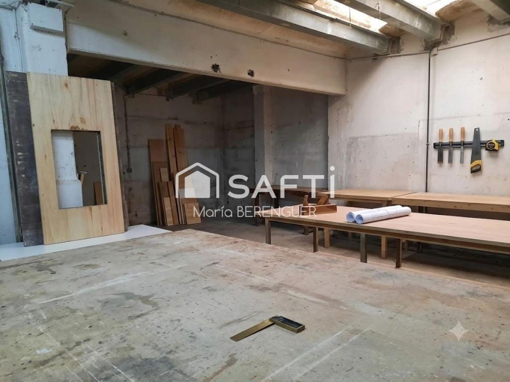 Comercial para venda em L'Hospitalet de Llobregat - 215 000 € (Ref: 9915487)