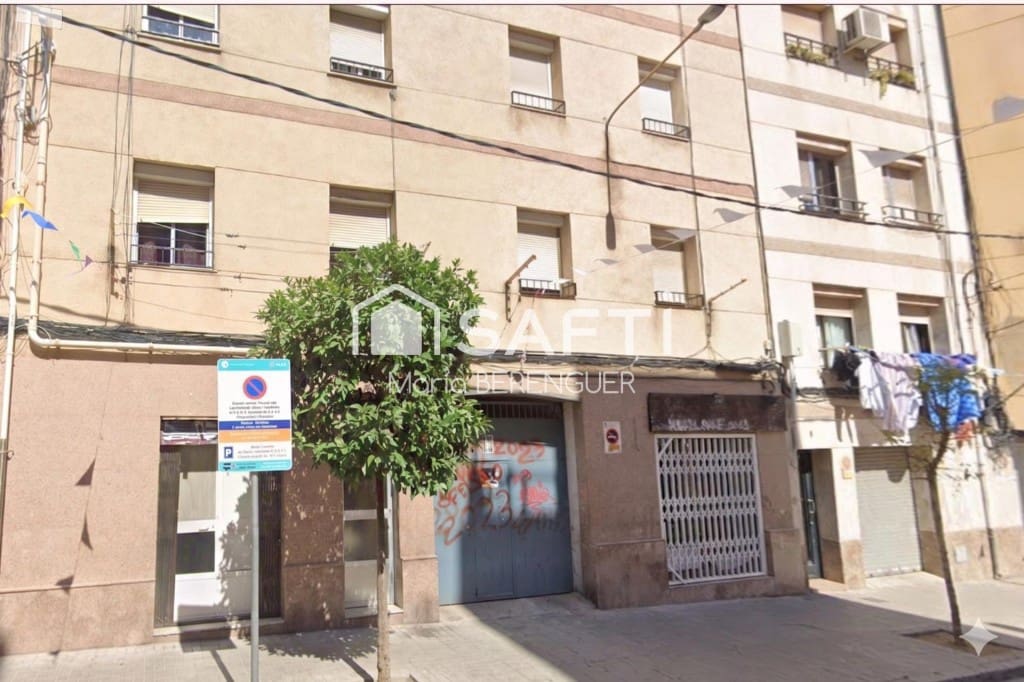 Comercial para venda em L'Hospitalet de Llobregat - 215 000 € (Ref: 9915487)