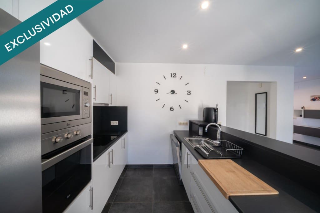 4 slaapkamer Villa te koop in Empuriabrava met zwembad garage - € 695.000 (Ref: 9920101)