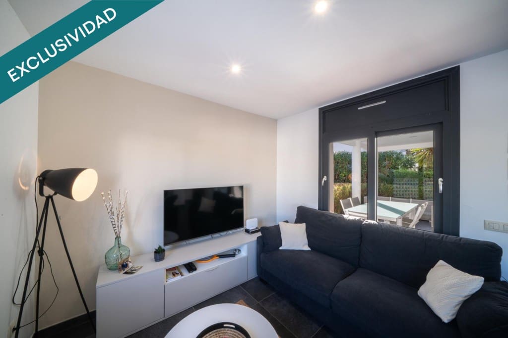 4 slaapkamer Villa te koop in Empuriabrava met zwembad garage - € 695.000 (Ref: 9920101)