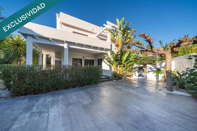 4 slaapkamer Villa te koop in Empuriabrava, Castelló d'Empúries met zwembad garage - € 695.000 (Ref: 9920101)