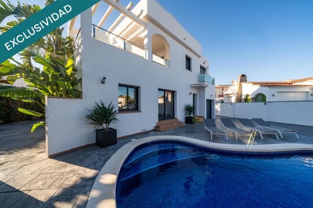 4 slaapkamer Villa te koop in Empuriabrava, Castelló d'Empúries met zwembad garage - € 695.000 (Ref: 9920101)