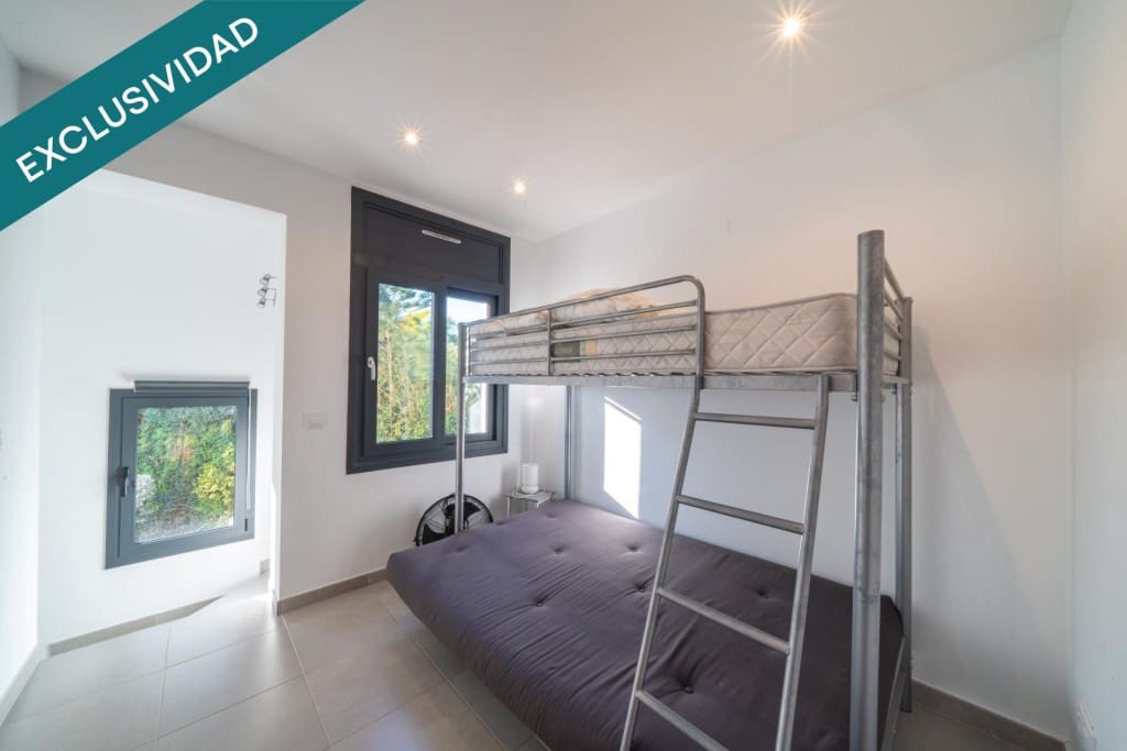4 slaapkamer Villa te koop in Empuriabrava met zwembad garage - € 695.000 (Ref: 9920101)