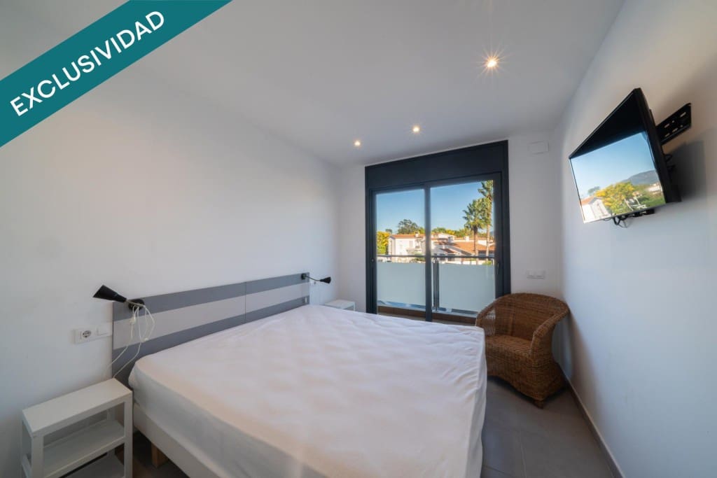 4 slaapkamer Villa te koop in Empuriabrava met zwembad garage - € 695.000 (Ref: 9920101)
