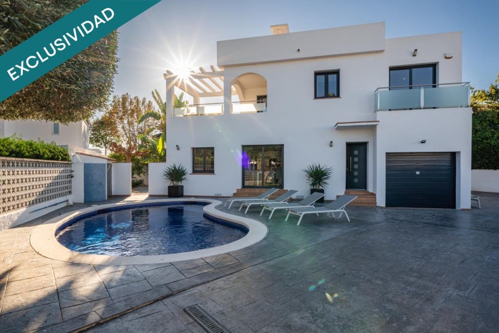 4 slaapkamer Villa te koop in Empuriabrava met zwembad garage - € 695.000 (Ref: 9920101)