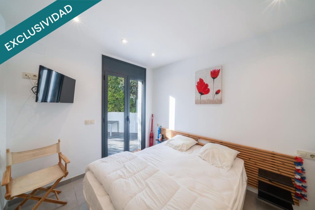 4 slaapkamer Villa te koop in Empuriabrava met zwembad garage - € 695.000 (Ref: 9920101)