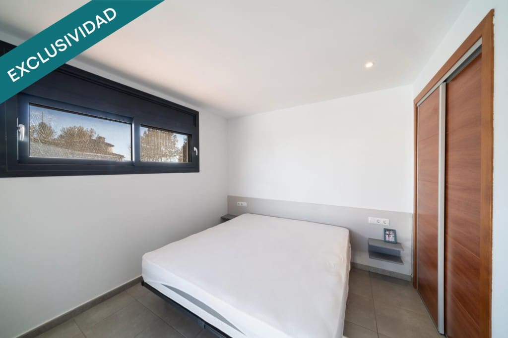 4 slaapkamer Villa te koop in Empuriabrava met zwembad garage - € 695.000 (Ref: 9920101)