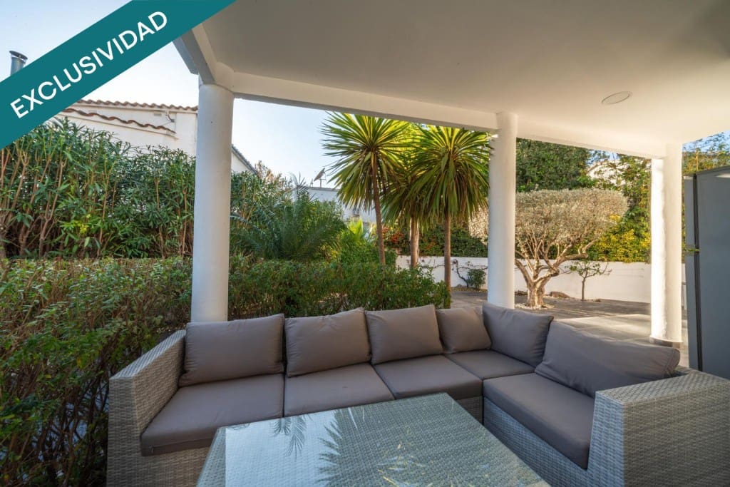 4 slaapkamer Villa te koop in Empuriabrava met zwembad garage - € 695.000 (Ref: 9920101)