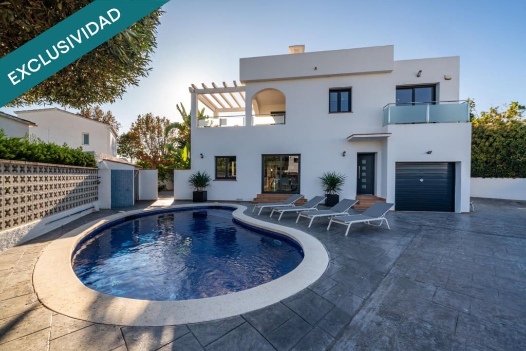 4 slaapkamer Villa te koop in Empuriabrava met zwembad garage - € 695.000 (Ref: 9920101)