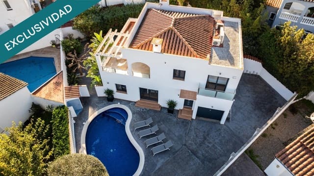 4 sypialnia Willa na sprzedaż w Empuriabrava, Castelló d'Empúries z basenem garażem - 599 000 € (Ref: 9920101)