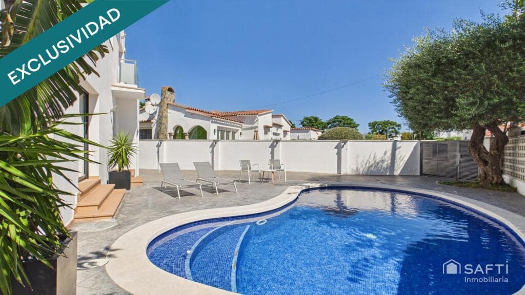 4 quarto Moradia para venda em Empuriabrava com piscina garagem - 599 000 € (Ref: 9920101)