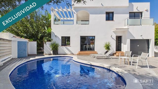 4 sypialnia Willa na sprzedaż w Empuriabrava, Castelló d'Empúries z basenem garażem - 599 000 € (Ref: 9920101)