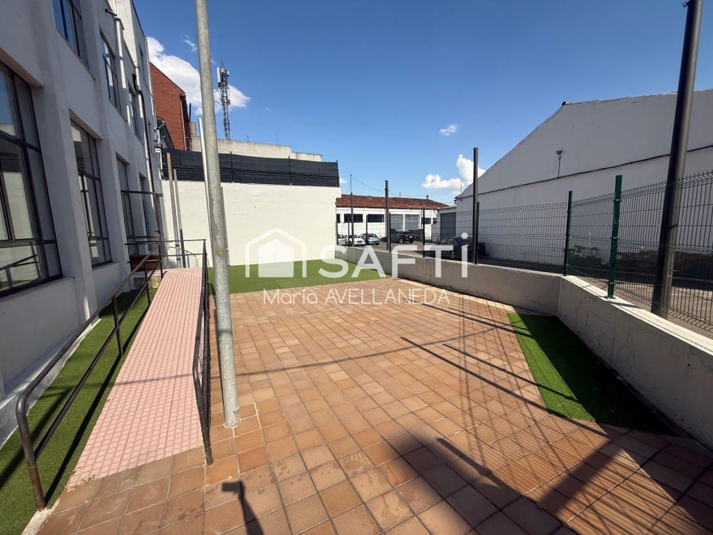 Kaupallinen vuokrattavana paikassa San Andres del Rabanedo - 1 500 € (Ref: 9920102)