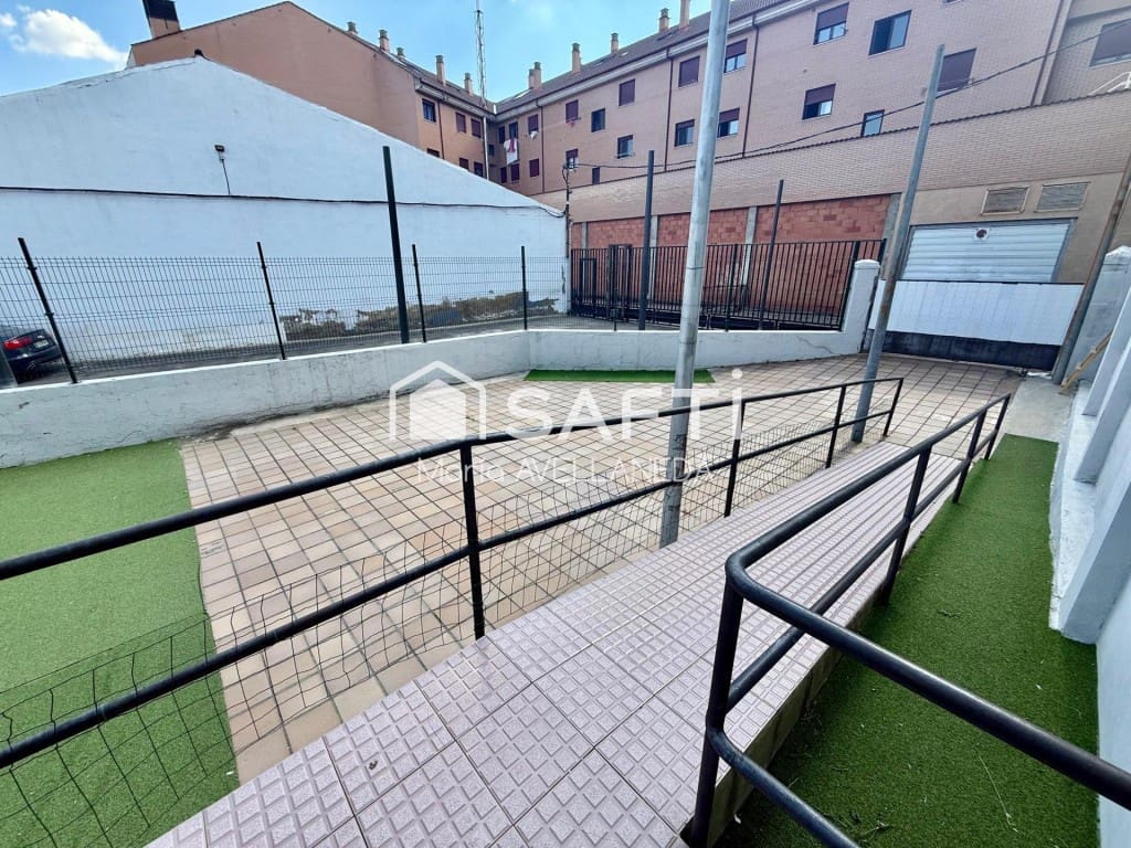 Kaupallinen vuokrattavana paikassa San Andres del Rabanedo - 1 500 € (Ref: 9920103)