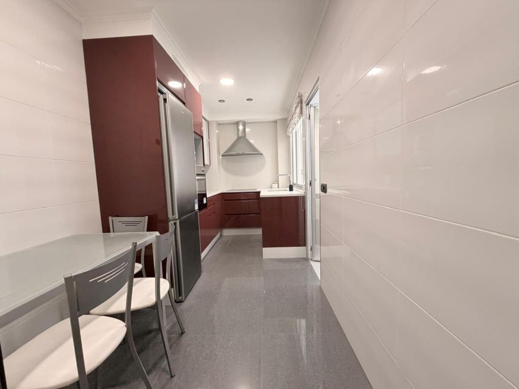 4 bedroom Apartment for sale in Vigo with garage - € 265,000 (Ref: 9920106)