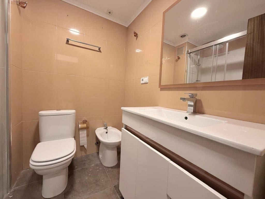 4 bedroom Apartment for sale in Vigo with garage - € 265,000 (Ref: 9920106)